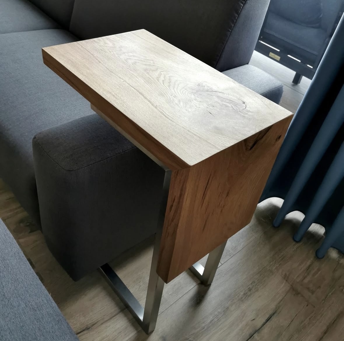 Beistelltisch aus Edelstahl für Wohnzimmer oder Büro