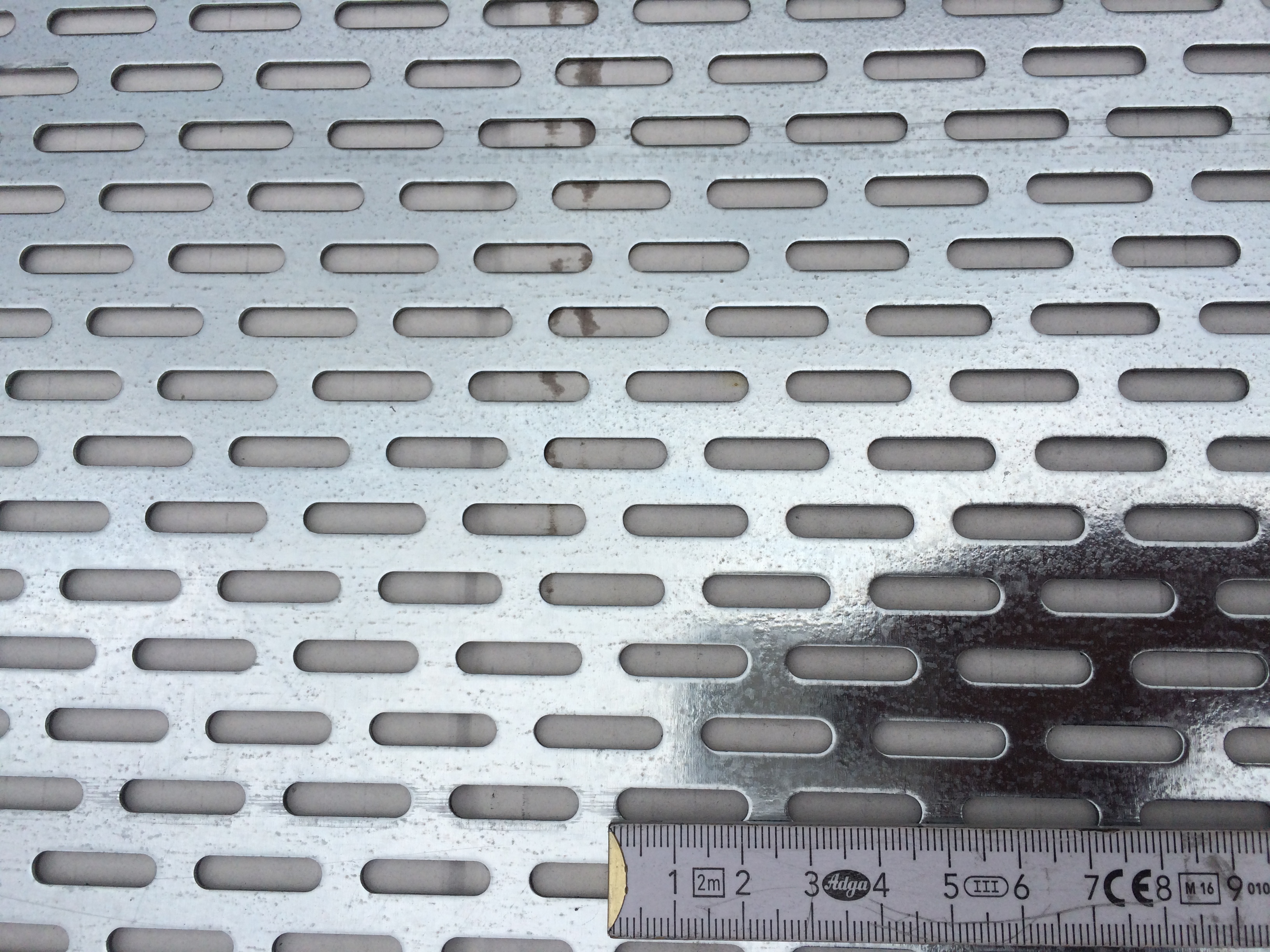 Lamiera forata in acciaio "galvanizzato" LV 5x20-11x26 mm 1,5 mm Lamiera forata in acciaio "galvanizzato" LV 5x20-11x26 mm 1,5 mm