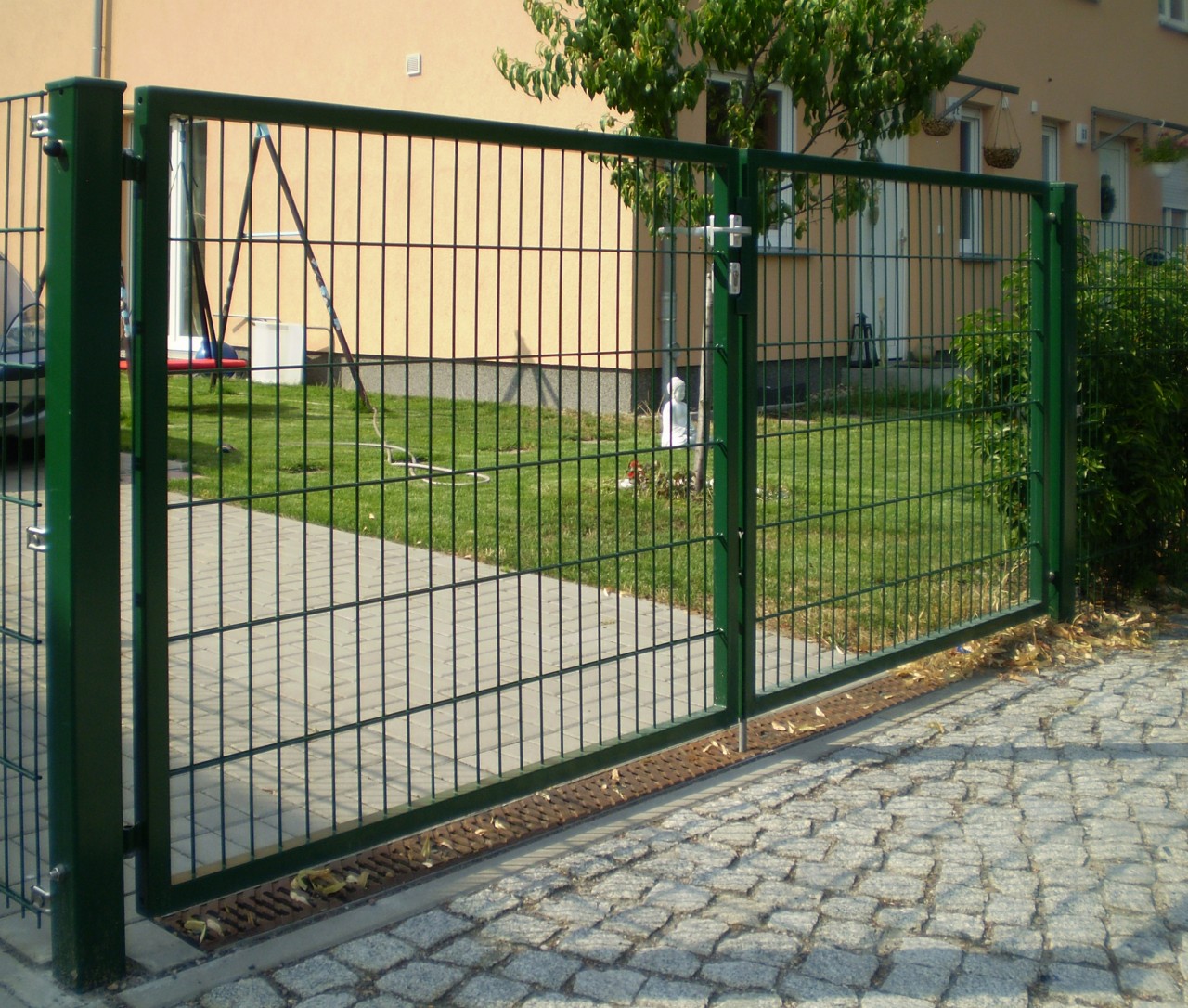 Kombi Gartentor 2-flg. 6/5/6 mm für Doppelstabmattenzaun, Tor (leichte Ausführung) - 4.000 x 1.000 mm grün (RAL6005)